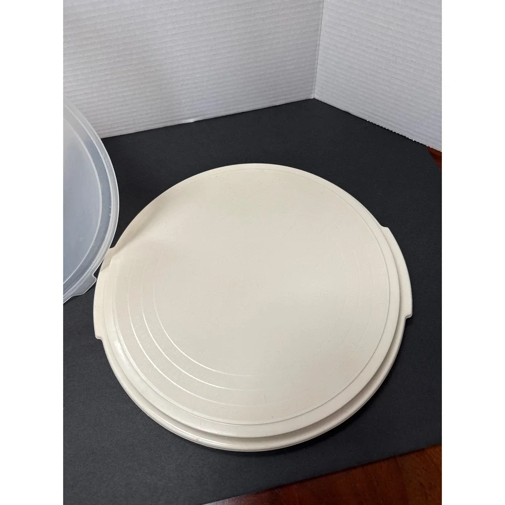 Rubbermaid Servin Saver Vintage Cake Taker Carrier Almond White 12 Inch 6.5 High